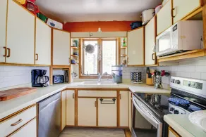 Vintage 1920 home with 5 bedrooms sleeps 6 near UMD and views of Lake Superior - Innenbereich