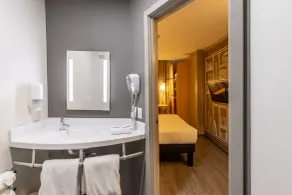 ibis Tijuana - Bathroom