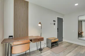 Prime Oak Park Location: Modern Home w/ Yard! - Interiör