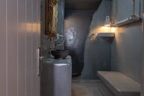 Loucas on the Cliff - Bathroom