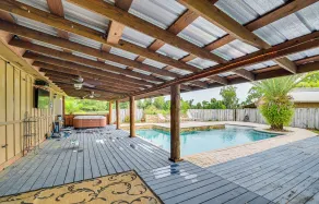 Spacious Micanopy Farmhouse w/ Luxurious Pool! - Interior