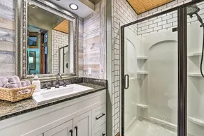 Walk to Shops & Restaurants: Dtwn Laramie Condo! - Innvendig