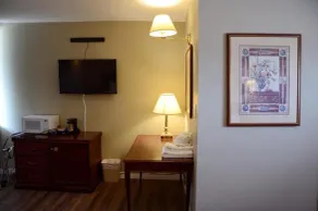 THE HIGHLANDER INN - Room