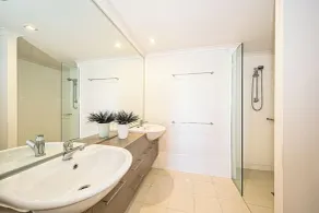 On the Bay Apartments - Bathroom