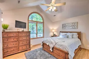 Beautiful Ozark Oasis w/ Deck: Walk to Beaver Lake - Rum