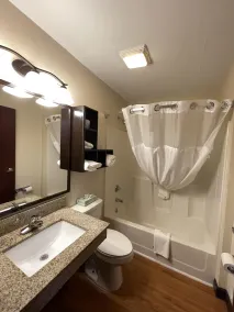 Quality Inn & Suites Augusta Fort Gordon Area - Badezimmer