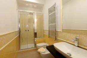De Vivo Realty - Relais Ohana - Bathroom