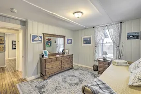 Charming Sutton Cottage: Walk to Lake & Farm! - Værelse