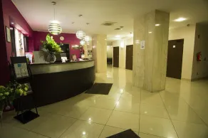 M Hotel - Reception