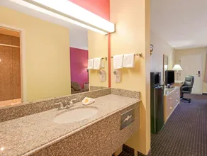Days Inn by Wyndham East Albuquerque 'Newly Renovated' - Salle de bain