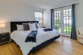 Downtown Kirkland Rental: Steps to Lake Washington - Rom
