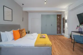 Playful & Trendy 2BR on Regina Elisabeta, Steps to Cismigiu Gardens - Bathtub & Boulevard Views - Rom