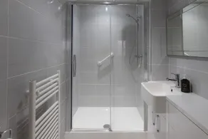 1 Eureka Mews - Bathroom