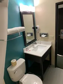 Super 8 by Wyndham Huron - Room