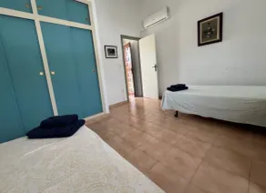 Charming 3-bedroom House With Shared Pool in Punta Prima, Torrevieja - Værelse