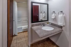 Super 8 by Wyndham Clayton - Salle de bain