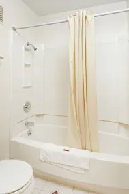Red Carpet Inn - Louisville - Salle de bain