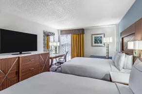 DoubleTree by Hilton Milwaukee Downtown - Room