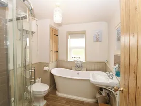 Fern Cottage - Bathroom