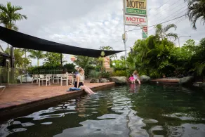 Glenmore Palms Motel - Pool