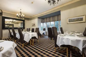 The Howbeck & The Retreat 5min to Lake, Restaurants & to the free Hydro Wellness Club - Restaurante