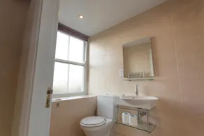 The Wheatsheaf Hotel - Bathroom