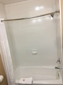 Comfort Inn & Suites Near Six Flags & Medical Center - Bathroom