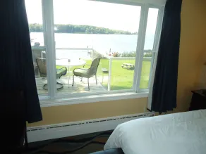 Bayside Inn & Waterfront Suites - Vue de la chambre