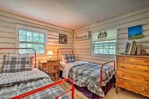 Private Wooded Cabin: 7 Mi to Mount Snow! - Innvendig