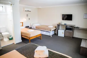 Lilac City Motor Inn - Room