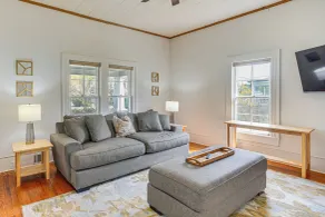 Half-mi to Dtwn Wendell! 60s Farmhouse w/ Fire Pit - Interiør