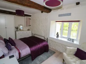 Far Barn - Room