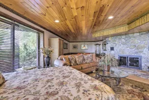 Cozy Studio: Indoor Hot Tub & Inground Pool Access - Parte interna
