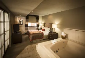 Ramada by Wyndham Marquette - Chambre