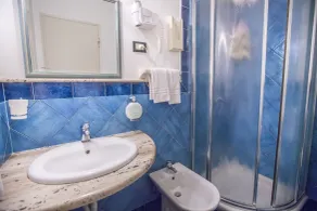 Hotel Mediterraneo - Bathroom