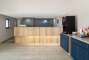 Days Inn by Wyndham Clanton AL - Lobby