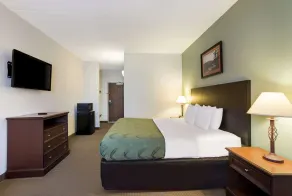 Quality Inn & Suites Monterey I-40 - Værelse