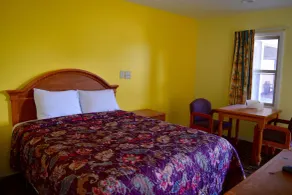 Snelling Motel - Room