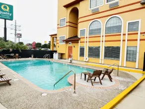 Quality Suites San Antonio Brooks City Base - Piscine