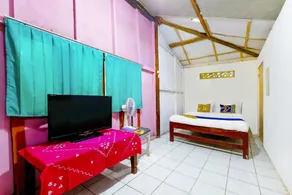 OYO Homes 91154 Desa Wisata Wayang Manyaran Wonogiri - Habitación