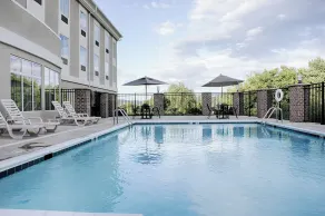 Holiday Inn Express & Suites Lebanon by IHG - Pool