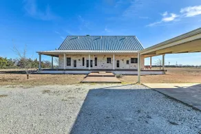 8 Mi to White Rock Lake: Spacious Krum Home - Innvendig