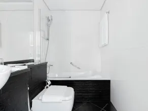 Grand Heights Dubai Hotel Apartments - Bathroom
