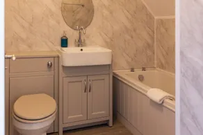 The Bisley Camp Cabins - Bathroom