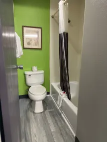 La Quinta Inn by Wyndham Omaha Southwest - Salle de bain