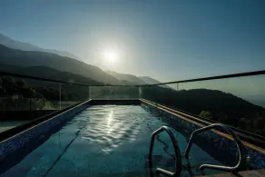 Alivaa Hotel, McLeodganj With Best Dhauladhar View & Infinity Pool Sky Garden - Pool