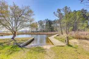 Riverfront Haven: Converted Barn w/ Deck in Aurora - Interiør