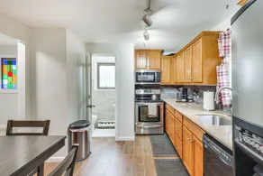 Quaint Bristol Townhome ~ 14 Mi to West Hartford! - Privat køkken
