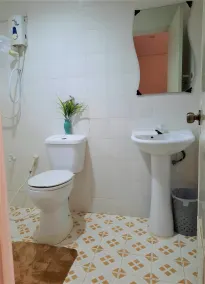 Conrada's Place Hotel and Resort - Bathroom