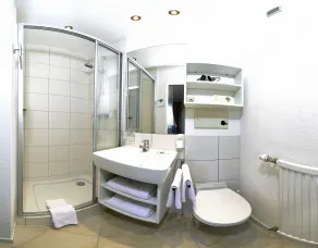 Hotel Maximilian - Bathroom
